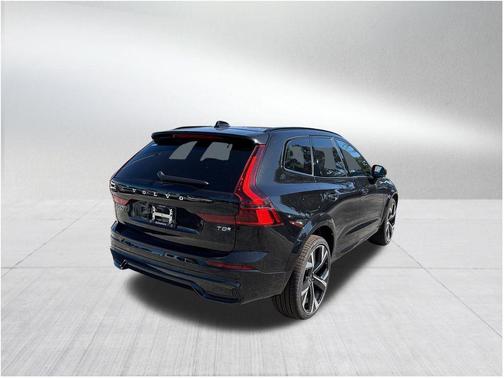 Onyx Black Metallic 2026 Volvo XC60 Plug-In Hybrid T8 Ultra