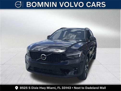 2025 Volvo XC40 B5 Ultra Dark Theme