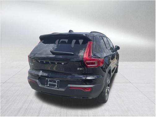 2025 Volvo XC40 B5 Ultra Dark Theme