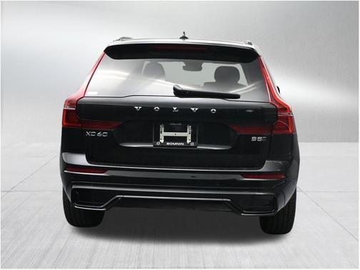 Onyx Black Metallic 2026 Volvo XC60 B5 Ultra
