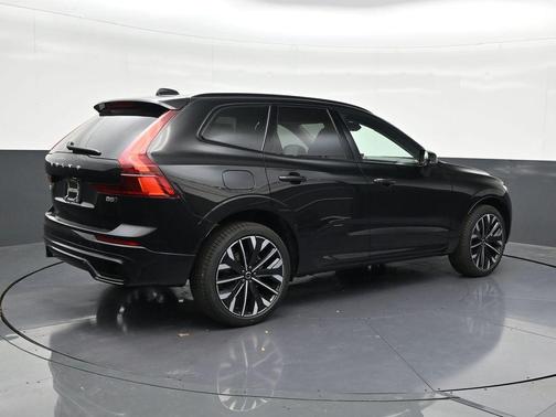Onyx Black Metallic 2026 Volvo XC60 B5 Ultra
