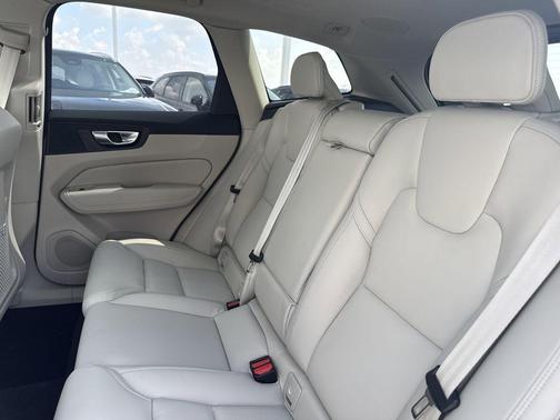 2026 Volvo XC40 B4 Plus