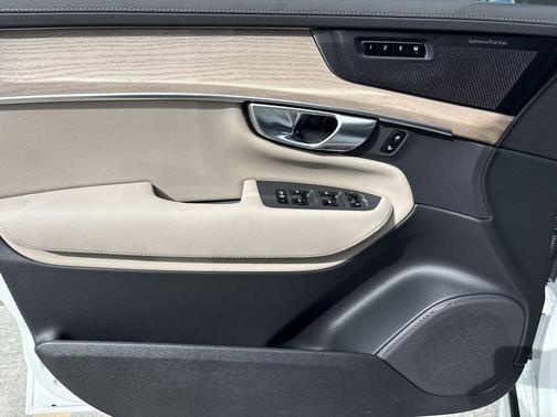 2026 Volvo XC90 B6 Ultra 7-Seater