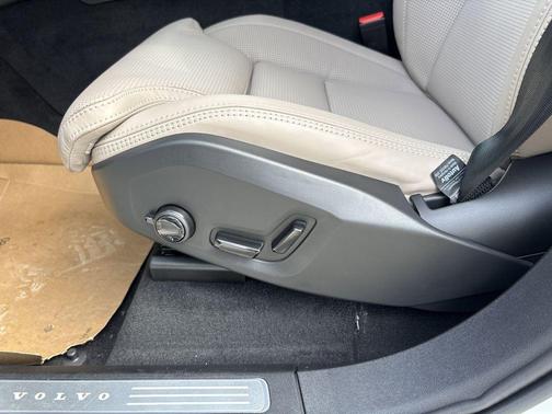 2026 Volvo XC90 B6 Ultra 7-Seater