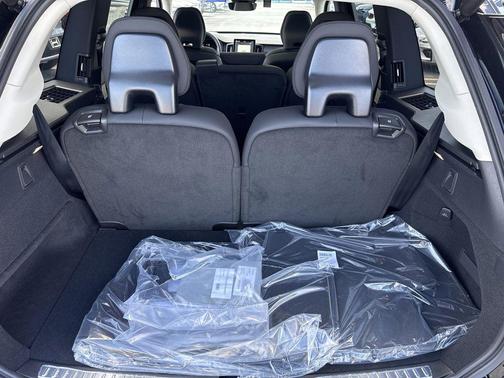 2025 Volvo XC90 Plug-In Hybrid T8 Core 7-Seater