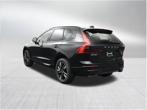 Onyx Black Metallic 2026 Volvo XC60 B5 Plus