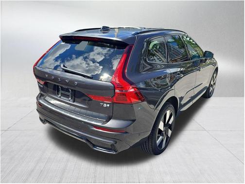 2025 Volvo XC60 Plug-In Hybrid T8 Plus