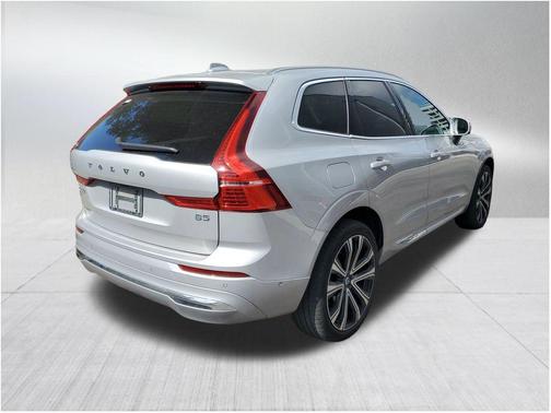 2023 Volvo XC60 B5 Ultimate Bright Theme