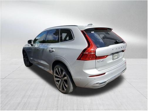 2023 Volvo XC60 B5 Ultimate Bright Theme