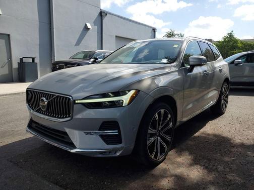 2023 Volvo XC60 B5 Ultimate Bright Theme