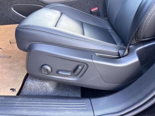 2026 Volvo XC40 B5 Core