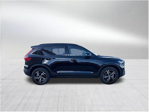2026 Volvo XC40 B5 Core