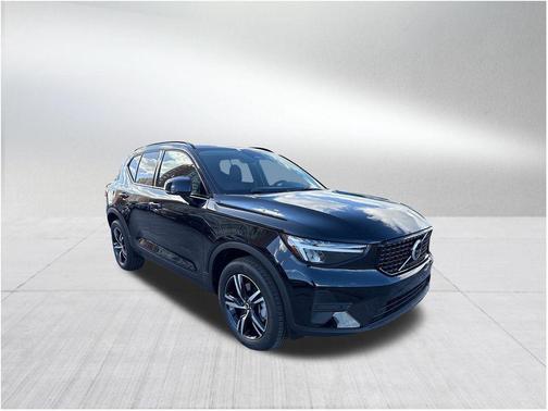 2026 Volvo XC40 B5 Core
