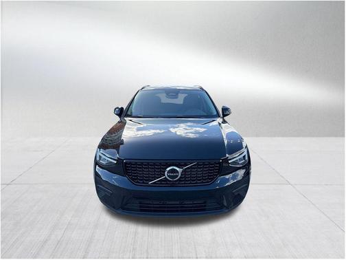2026 Volvo XC40 B5 Core