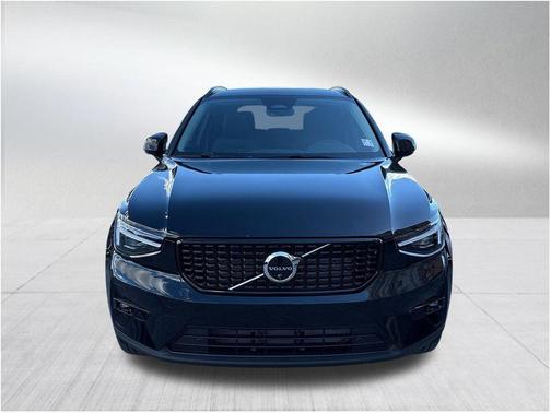 2026 Volvo XC40 B4 Plus