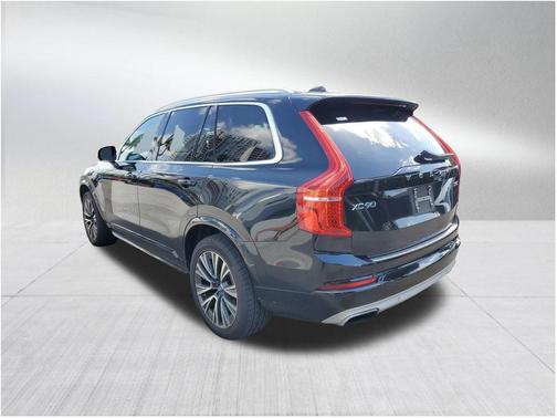 2020 Volvo XC90 T5 Momentum 7 Passenger