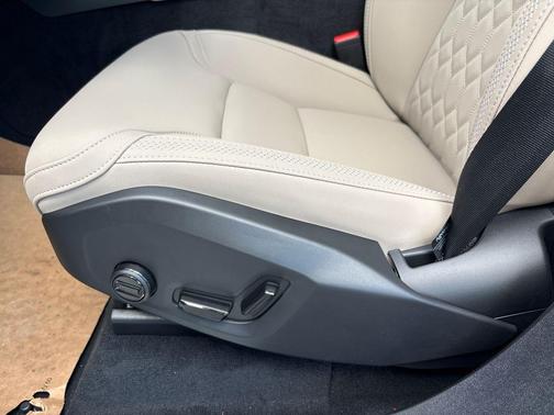 2026 Volvo XC90 B5 Plus 6-Seater