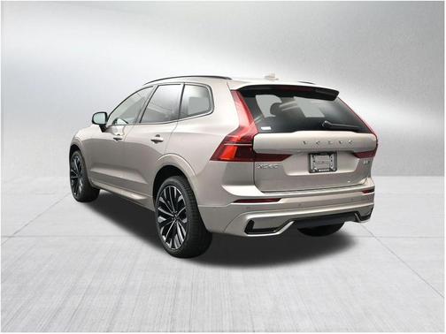 Bright 2026 Volvo XC60 B5 Ultra