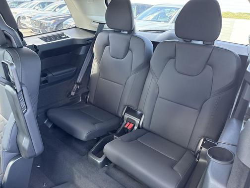 2025 Volvo XC90 Plug-In Hybrid T8 Plus 6-Seater