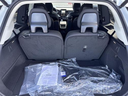 2025 Volvo XC90 Plug-In Hybrid T8 Plus 6-Seater