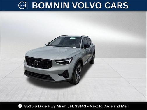 2025 Volvo XC40 B5 Plus Dark Theme