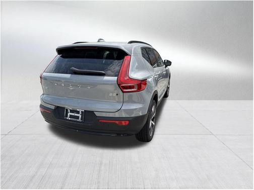 2025 Volvo XC40 B5 Plus Dark Theme