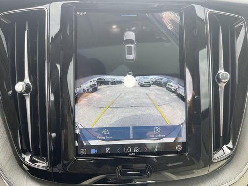 2025 Volvo XC60 Plug-In Hybrid T8 Plus