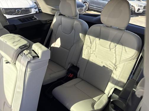2026 Volvo XC90 B6 Ultra 7-Seater