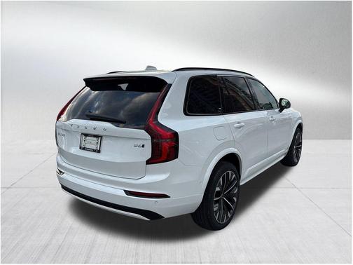 2026 Volvo XC90 B6 Ultra Dark Theme 6-Seater