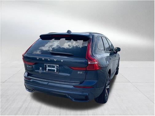 2025 Volvo XC60 B5 Ultra