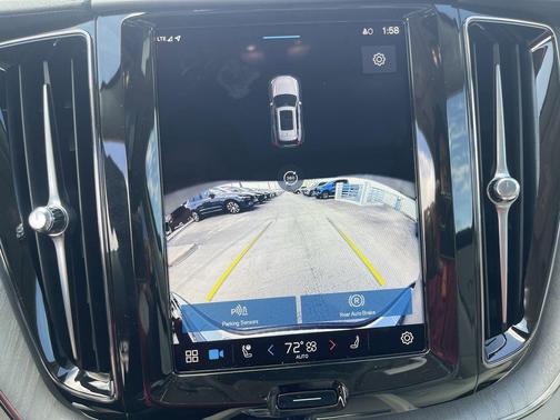 2025 Volvo XC60 B5 Ultra