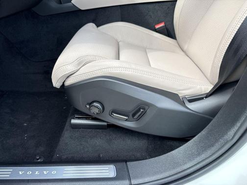 2026 Volvo XC90 B6 Ultra 7-Seater