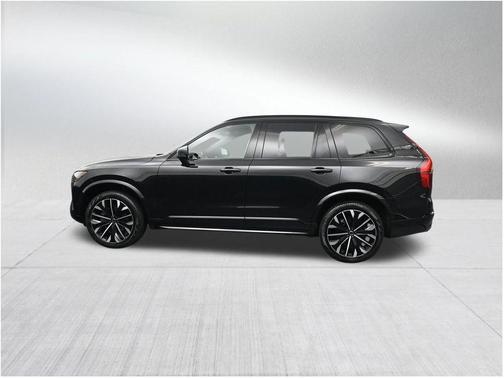 Onyx Black Metallic 2026 Volvo XC90 B6 Ultra Dark Theme 7-Seater