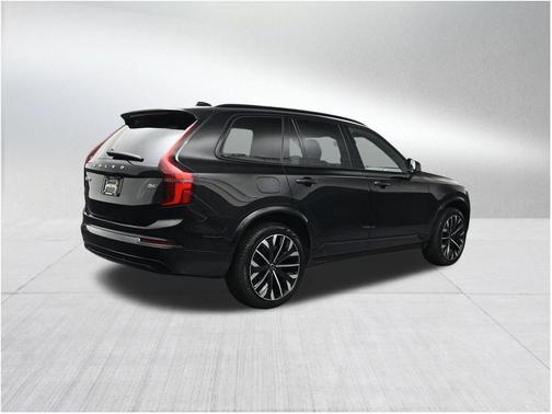 Onyx Black Metallic 2026 Volvo XC90 B6 Ultra Dark Theme 7-Seater