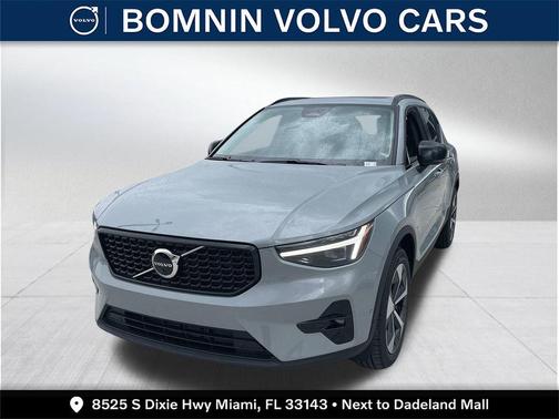 2025 Volvo XC40 B5 Plus Dark Theme