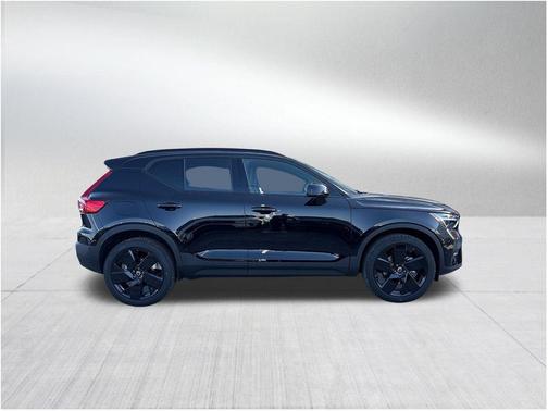 2026 Volvo XC40 B5 Ultra Black Edition