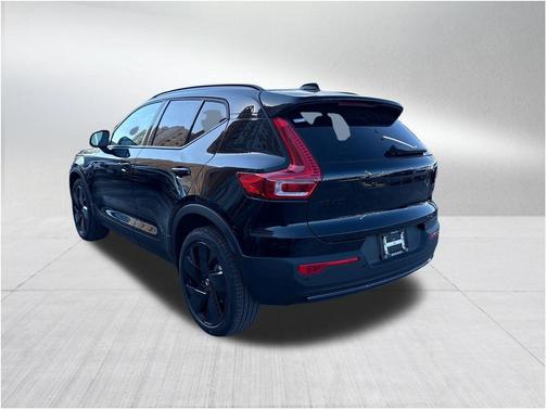2026 Volvo XC40 B5 Ultra Black Edition