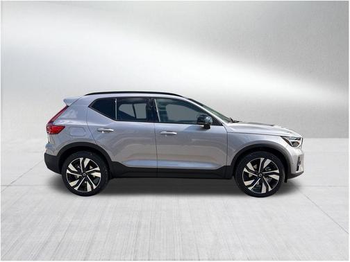 2026 Volvo XC40 B5 Ultra