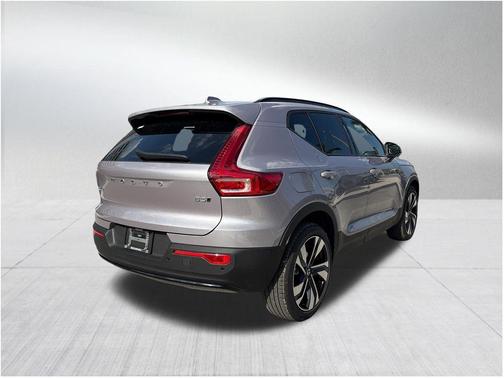 2026 Volvo XC40 B5 Ultra