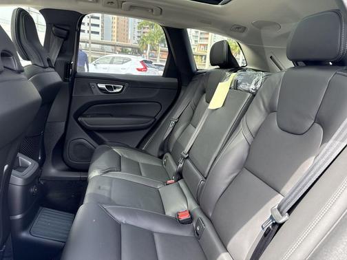 2025 Volvo XC60 Plug-In Hybrid T8 Ultra