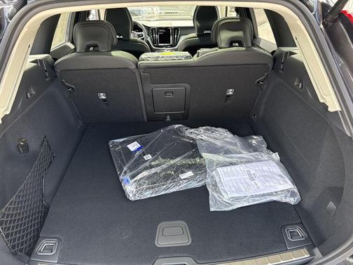 2025 Volvo XC60 Plug-In Hybrid T8 Ultra