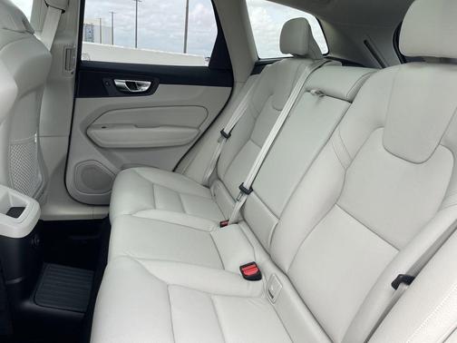 2025 Volvo XC60 Plug-In Hybrid T8 Plus