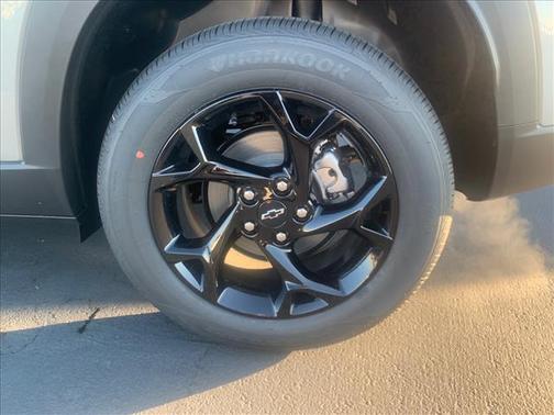 Sterling Gray Metallic 2026 Chevrolet Trax LT