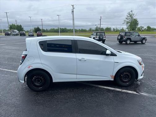 Summit White 2020 Chevrolet Sonic FWD Hatchback 1FL 5-Door