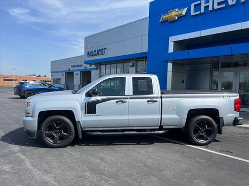 Silver Ice Metallic 2017 Chevrolet Silverado 1500 Custom