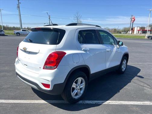 Summit White 2017 Chevrolet Trax LT
