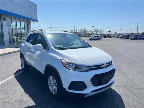 Summit White 2017 Chevrolet Trax LT
