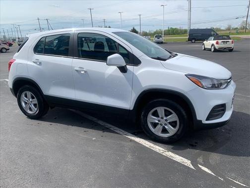 Summit White 2017 Chevrolet Trax LS