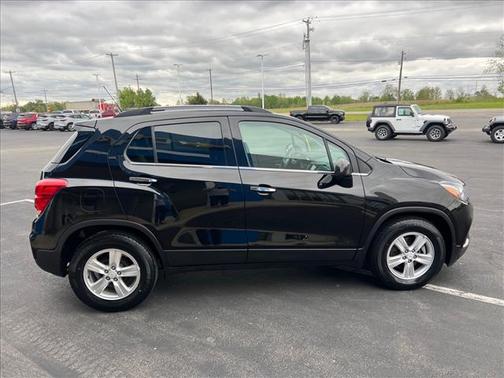 Mosaic Black Metallic 2019 Chevrolet Trax LT