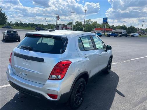 Silver Ice Metallic 2018 Chevrolet Trax LS